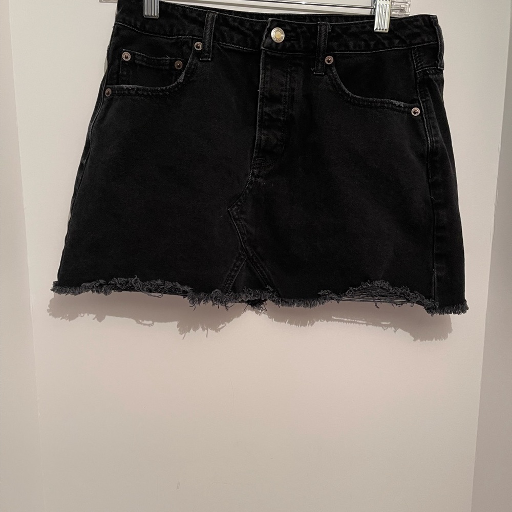 AMERICAN EAGLE Hi Rise Festival Frayed Hem Mini Skirt Size 8 (29) Black Denim